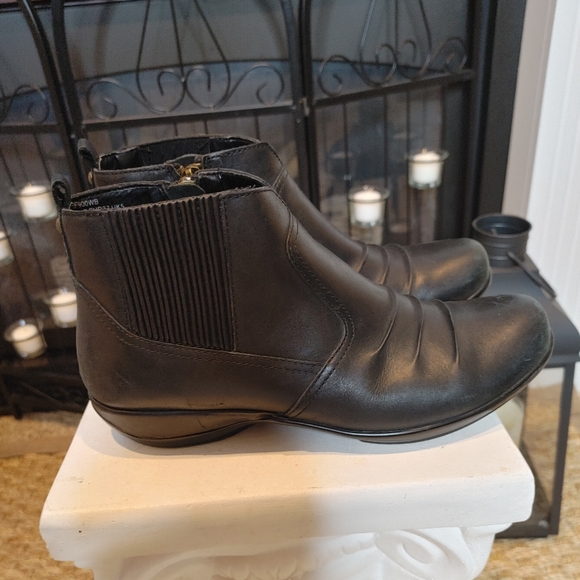 Aetrex Kailey Bootie, Black 7 - Picture 5 of 11